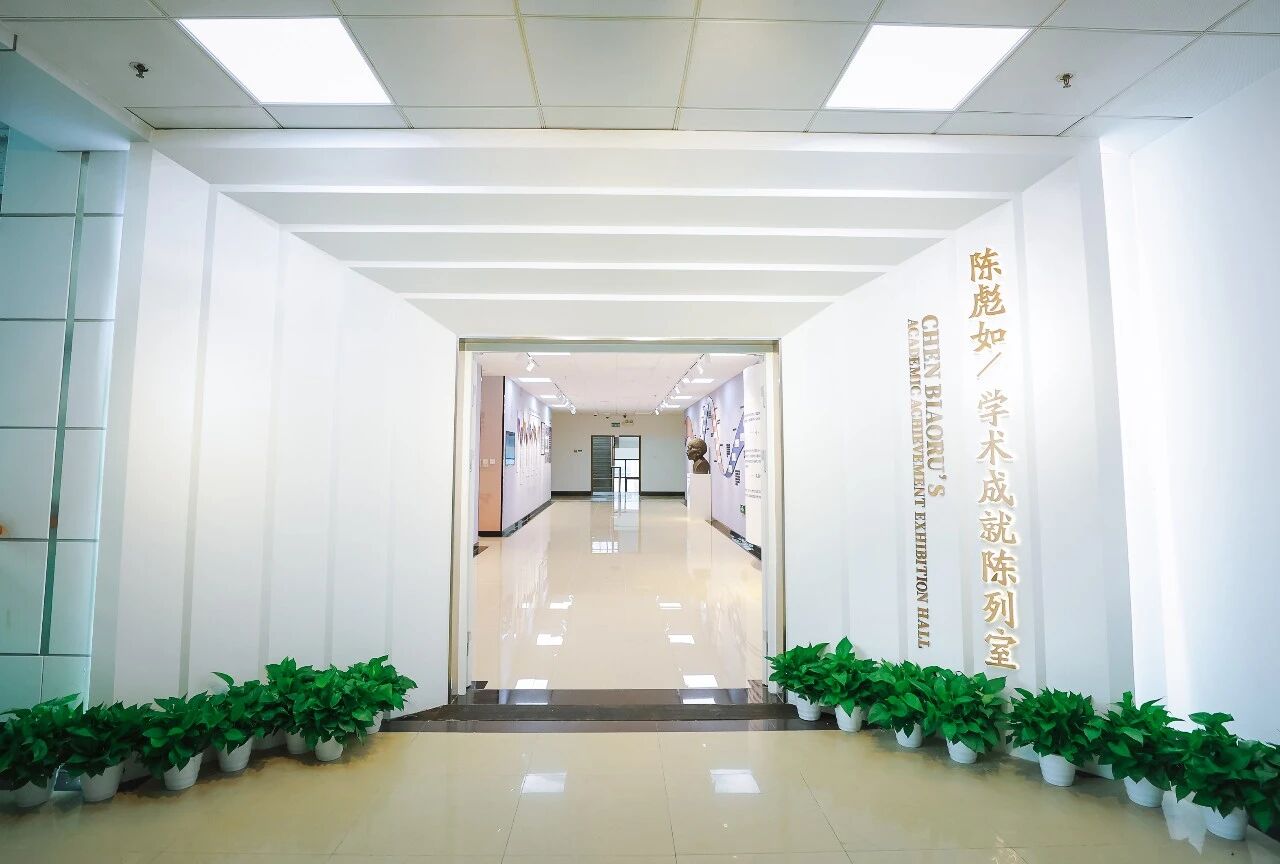 陈彪如1.jpg 陈彪如1.jpg