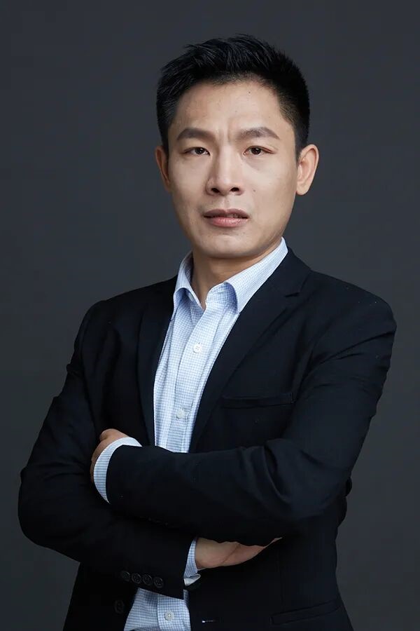 陈闹.jpg