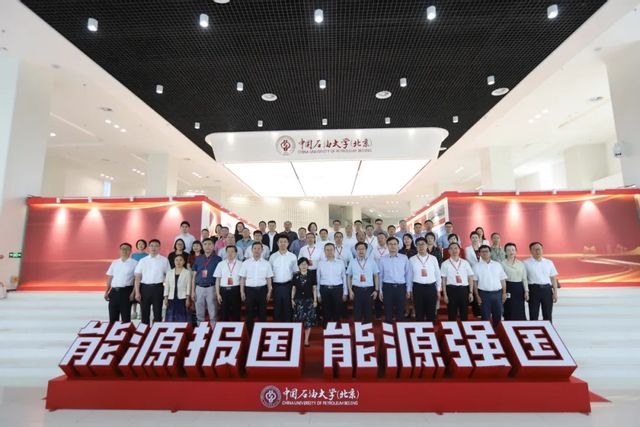 图1 孟钟捷参加教育部“高校银龄教师支援西部计划”座谈会.jpg
